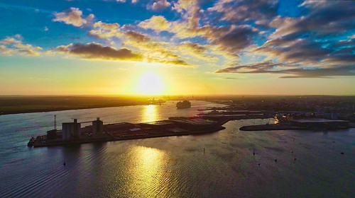 sunset southampton water dji drone docks thephantomzone2018 phantom solent amazing beautiful vivid silhouette ship