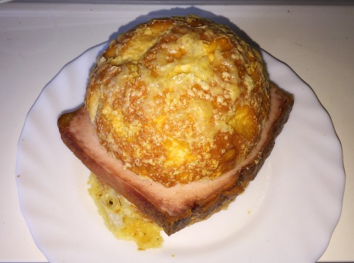 Cheese bun with bavarian meat lof / Leberkäs' Käsesemmel