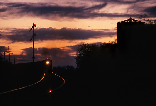 southernpacific sp freighttrain silhouette semaphore signal sunsetroute sunset lowerquadrantsemaphore pantano arizona train locomotive railroad az ge b307 7821