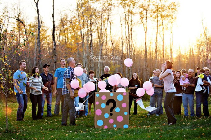 Love these adorable ways to involve the whole family in a gender reveal. If you are looking for a way to involve your kids in your gender reveal, check out this post!