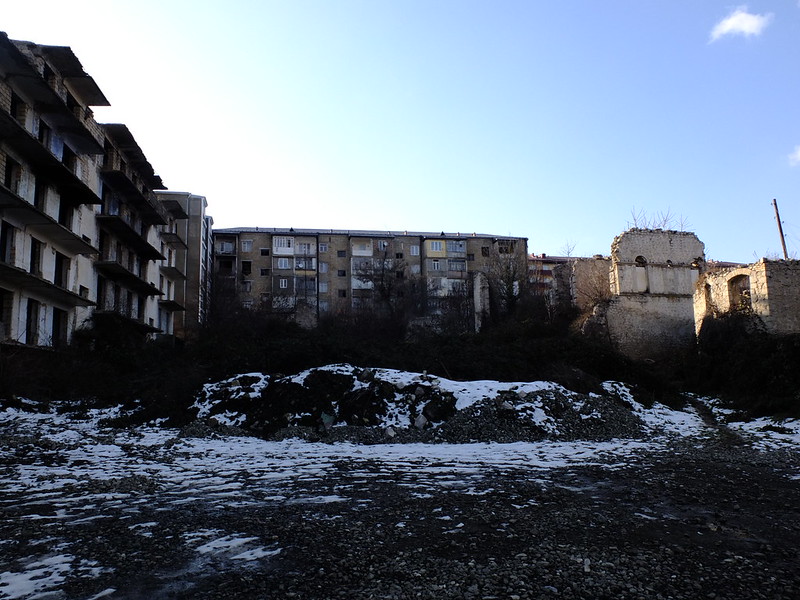 Нагорный Карабах. Шуши - город-руины руины, мечети, чтобы, живут, войны, представляю, городе, военного, последствия, гостиницу, Редко, восстанавливают, историческую, застройку, основном, Главное, Частный, сектор, полуразрушенный, депрессивный