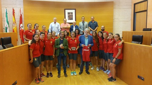 El Ayuntamiento recibe a la Selección Española de Balonmano Playa