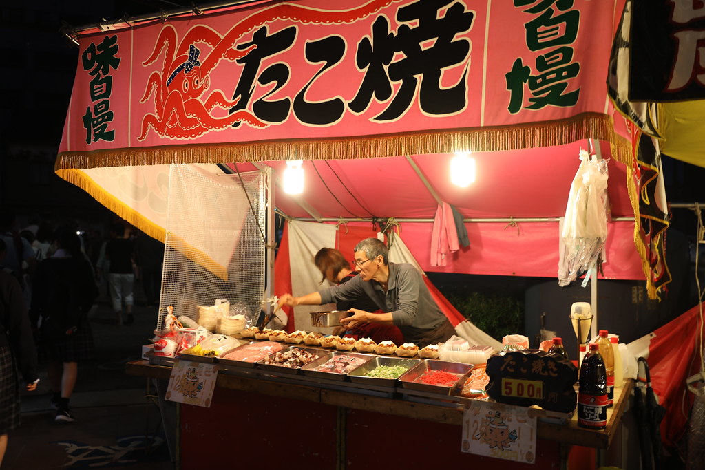 Уличная еда в Японии: гурмэ или антисанитария такие, масло, людей, чтото, поесть, фестивали, много, готовят, лотки, знает, больше, лотков, причем, рестораны, который, Японии, лапшу, японские, перчаток, праздник