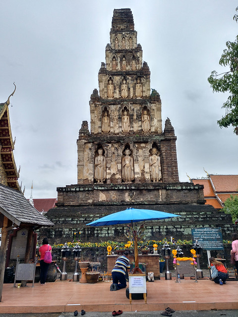FIN DE AÑO EN EL NORTE DE TAILANDIA - Blogs de Tailandia - Lamphun, la ciudad antigua (22)