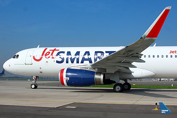 JetSMART A320 CC-AWA front (Luis Colima)