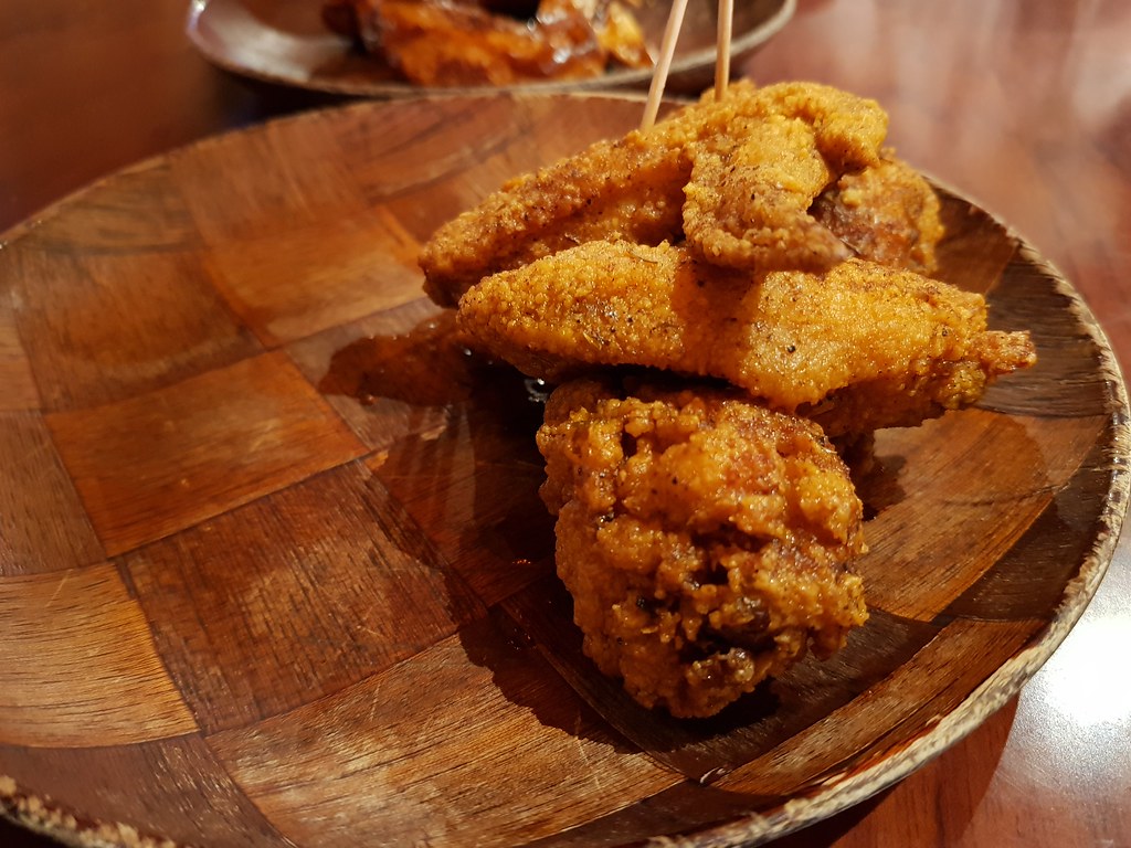 Chicken Wing Daytona Spicy BBQ & Cajun Salty Spice Mix SGD$14.90 @ Hooters at Clarke Quay Singaoore