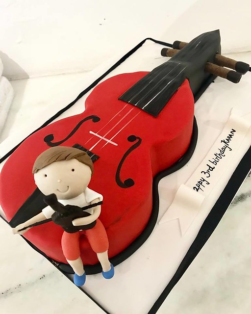 Violin Shaped Cake by Sugar Blossoms Cake Studio