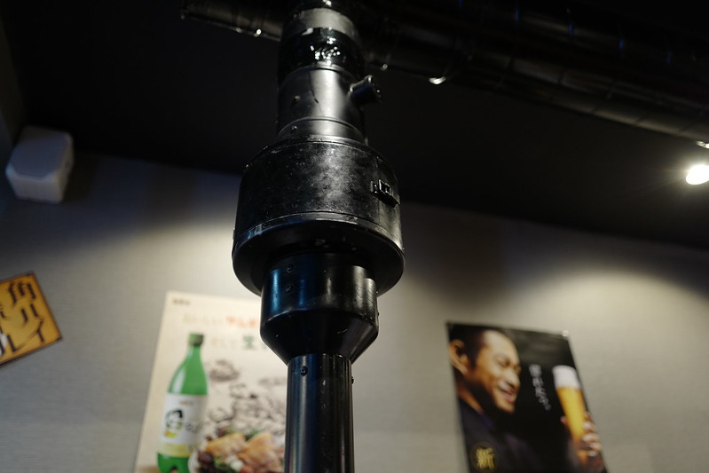 Leica Q 池袋北口牛道店内排煙パイプ