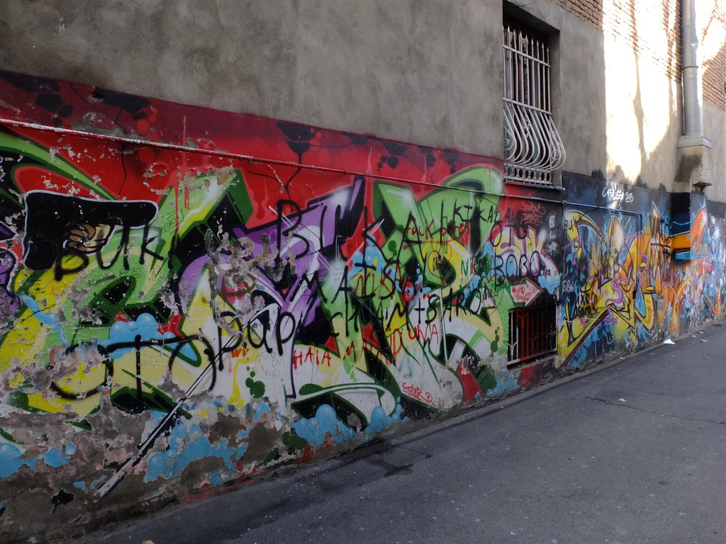 Стрит-арт в Тбилиси Тбилиси, граффити, Koska, Gagosh, много, художника, московского, здание, граффитчик, лихорадки, которые, кусок, грузинском, рисунок, наоборот, многоцветный, нарисовал, очень, трафарет, перенесенный