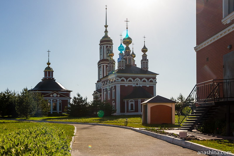 Церковь Михаила Архангела и церковь Флора и Лавра в Михали, Суздаль