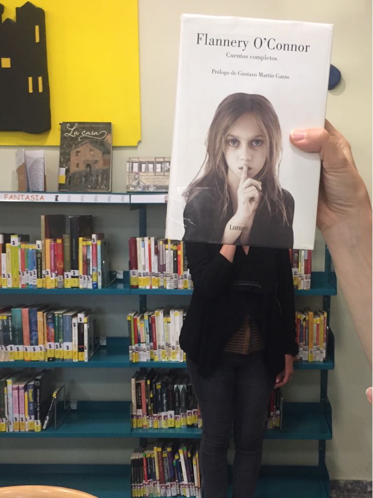 Lores Terrón ganadora adulta del concurso BookFace de la Biblioteca Pedro Laín Entralgo