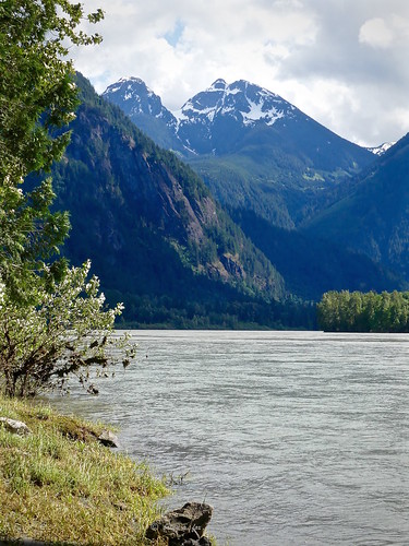 fraserriver hopebc hope mountains river holycross holycrossmountain