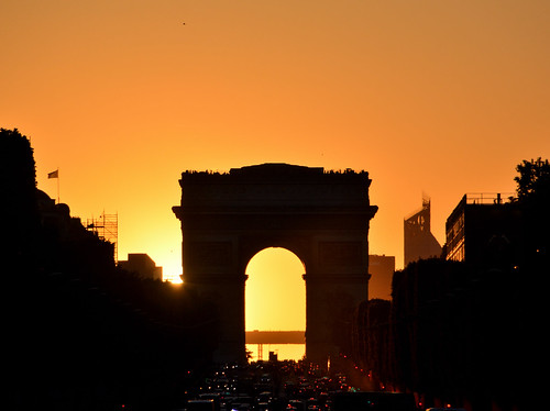 paris arcdetriomphe sunset arc triomphe silhouette sun soleil tamron16300mm nikond5200 architecture urban city ville