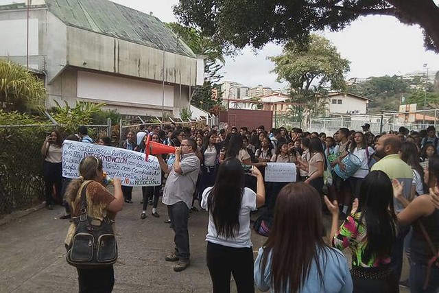 Protesta-Colegio-La-Concepcion-2