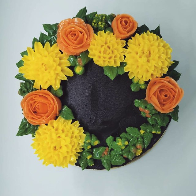 Floral Cake by Cocoa n Crème