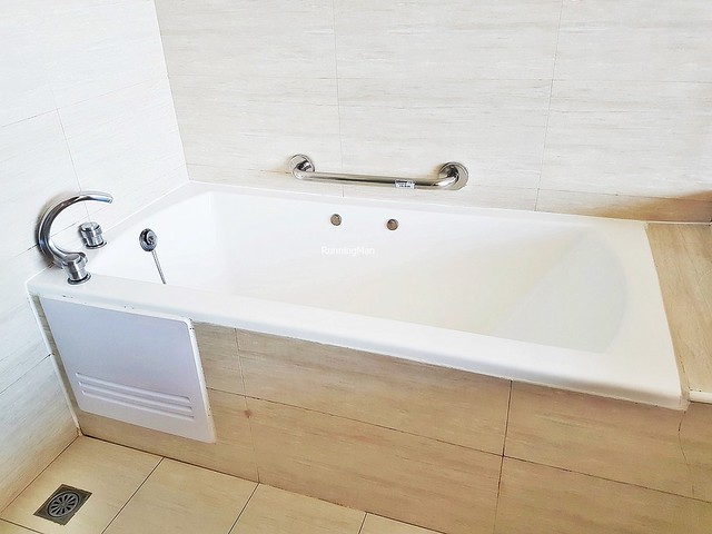 Hu Yue Lakeview Hotel 04 - Bath Tub