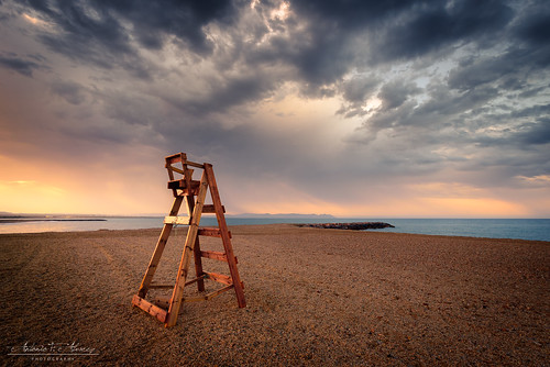 silla chair lifeguard sunrise dawn beach playa amanecer sea mar nikond750 tamron 1530 15mm almería españa seaescape seascape mediterráneo spain costacabana