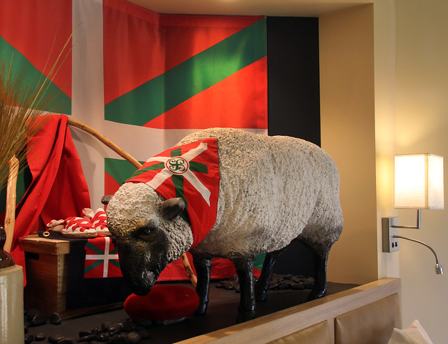 Boise, Inn at 500, Basque sheep-themed room