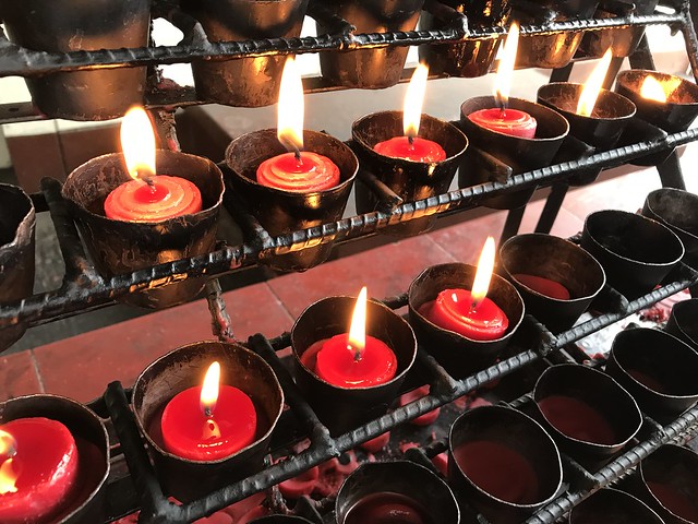 Lighted red candles at Santa Clara