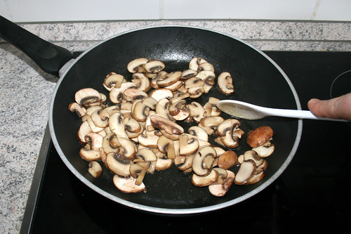 24 -Pilze anbraten / Braise mushrooms