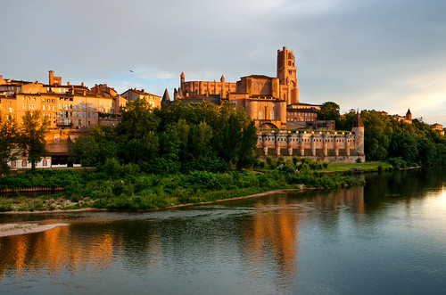 albi occitanie france europe languedoc tarn river reflection evening sunset clouds church cathedral gothic historic travel tourism heritage