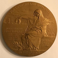 1945 Franklin Roosevelt Commemorative Medal reverse