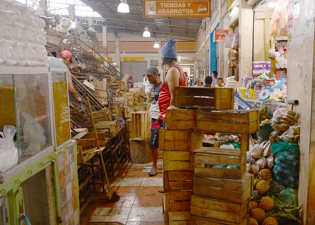 Mercado de Chone limpia sus instalaciones