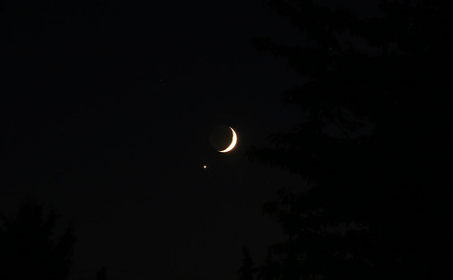 mercury luna crescent crescentmoon waxingcrescent nightsky dusk cloudsstormssunsetssunrises sunset moonpictures moon earthsmoon