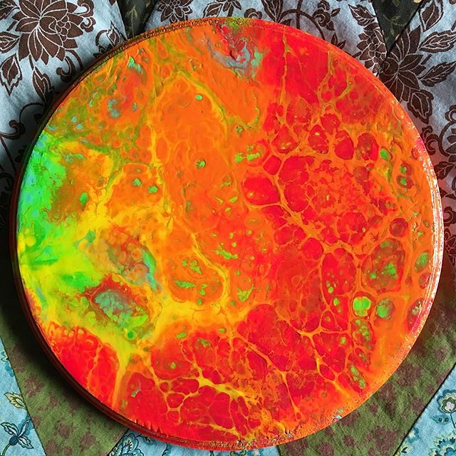 New fluid art painting in my Etsy shop! “Tangerine Dream”, neon swirls of goodness on a thick wooden plaque. My profile has the link. 🍊🌈✨✨✨