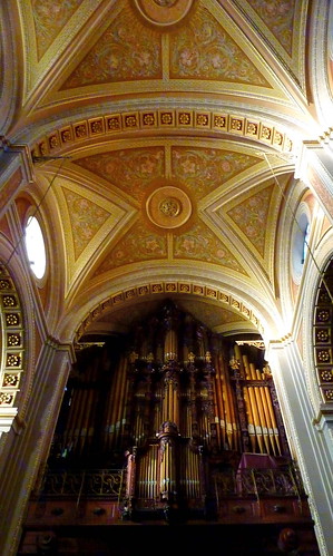 angle beauty composition perspective scenic view backpacking city architecture bâtiment indoor indoors light gold or oro arches church eglise latina north america mexico mexique catedral cathedrale morelia organ cathedral