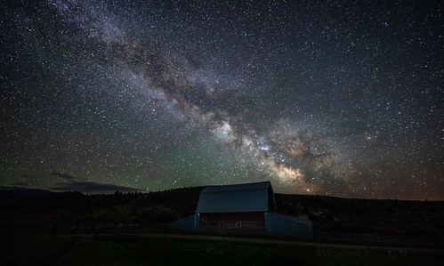 night sky milkyway barn montana