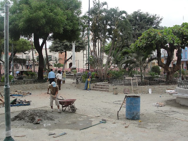 Inicio de remodelación Plaza Sucre
