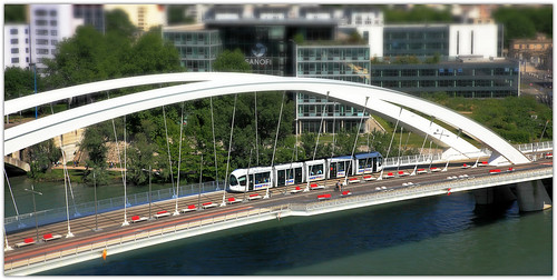 claudelina france auvergnerhônealpes lyon ville town city architecture pont bridge pontraymondbarre rhône fleuve tram tramway