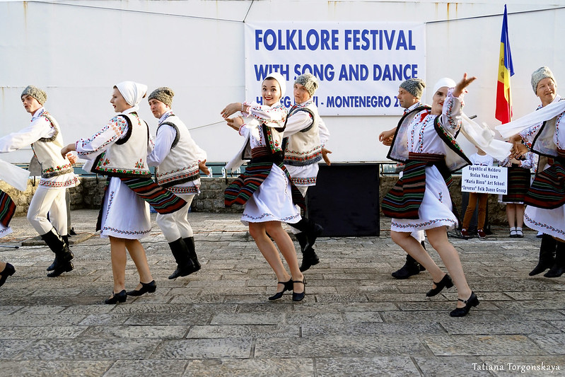 Танец  фольклорной группы "Izvoras"