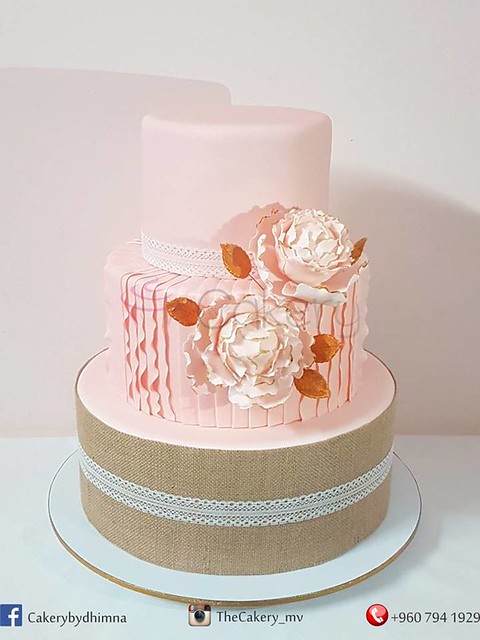 Vintage Wedding Cake by The Cakery