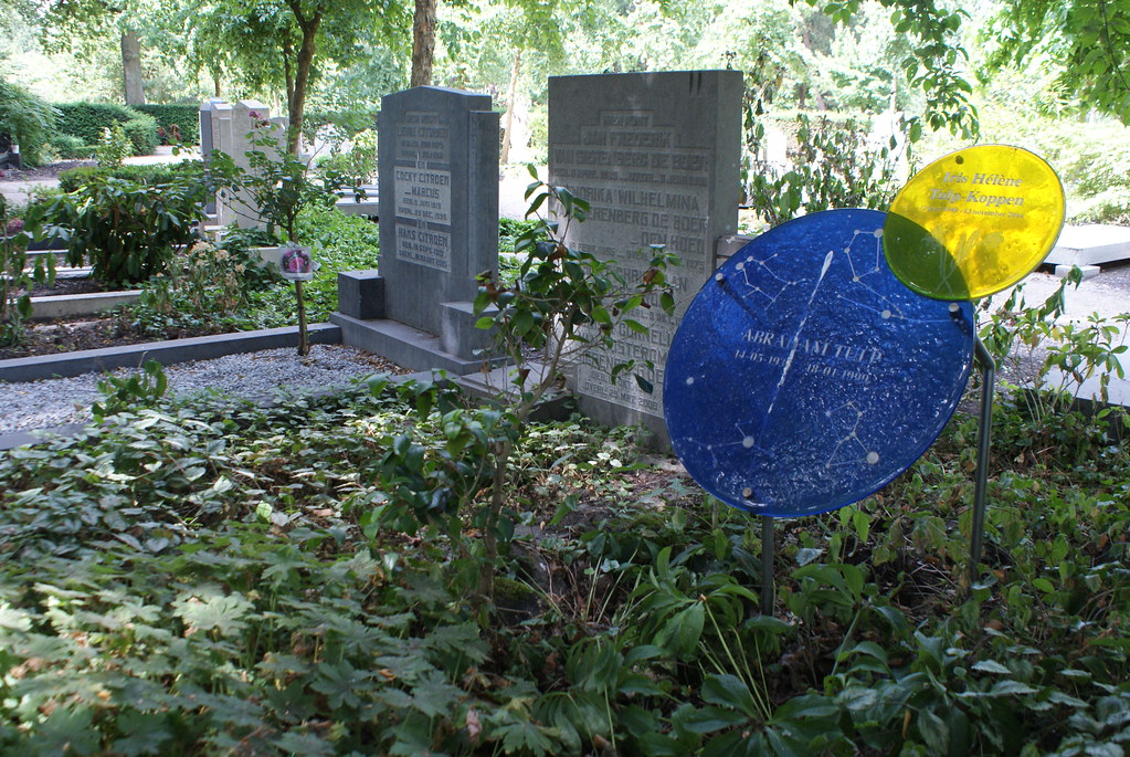 Tombe originale du cimetière Zorgvlied à Amsterdam.