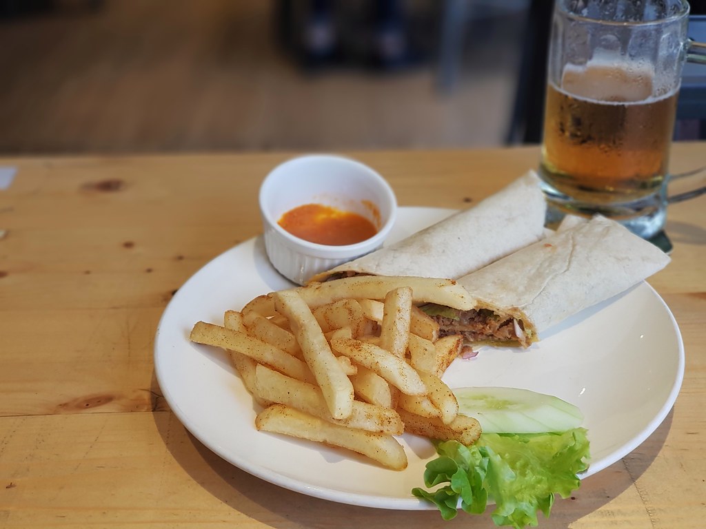 Malacca Tortilla Wraps w/Tamarind Pork Belly $14 & Kronenaugh 1664 Blanc Draught $12.50 @ Uncle Don's SS2