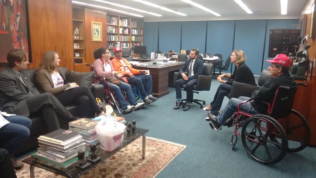 Grevistas e apoiadores durante audiÃªncia no gabinete do ministro Gilmar Mendes, no STF  - CrÃ©ditos: DivulgaÃ§Ã£o 