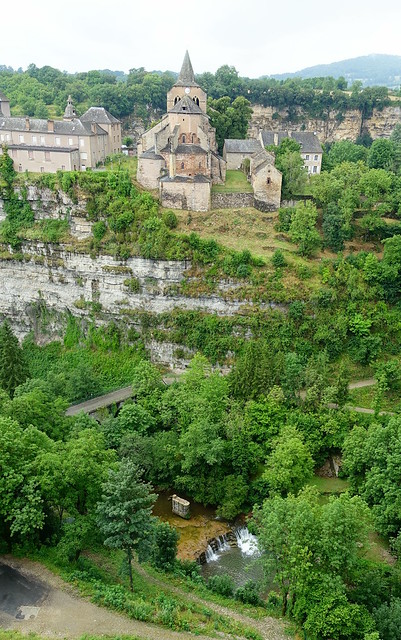 4. Aveyron: Bozouls, Conques. - De viaje por Francia: diarios, viajes y excursiones en coche. (8)