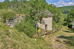 Walk to the abandoned villages near Mende - Photo of Le Born