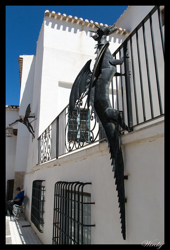 Cehegín - Gárgola mitológica y dragón en Plaza Eras Viejas