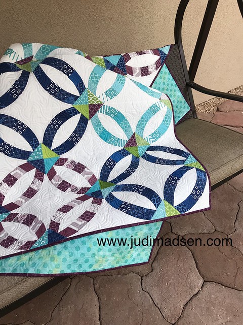 Sew Kind of Wonderful Metro Rings pieced and quilted by Judi Madsen using the Axel by Keryn Emmerson edge to edge quilting pattern.
