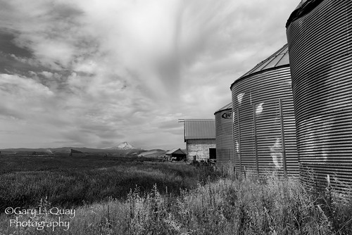 dufur oregon agriculture ag farm barn grain storage field irrigation mounthood mt hood garyquay gary quay nikon d810