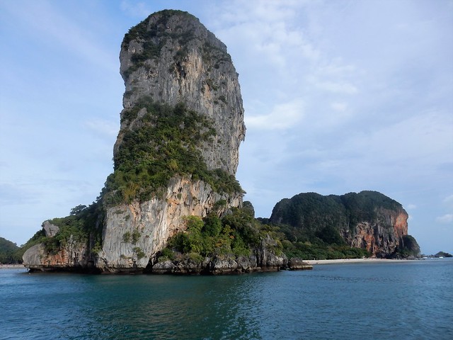 Rumbo a Ao Nang: navegando entre gigantes de roca - TAILANDIA POR LIBRE: TEMPLOS, ISLAS Y PLAYAS (22)