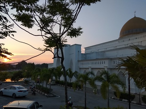iium uiam kuantan inderamahkota pahang malaysia masjid mosque islam muslim architecture nature sunset evening