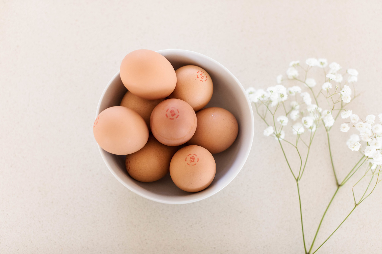 How to poach eggs on http://juliettelaura.blogspot.com/