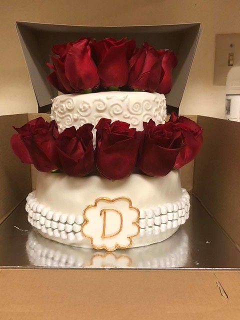 Vanilla Cake with Fresh Roses from Kakes by Jennifer