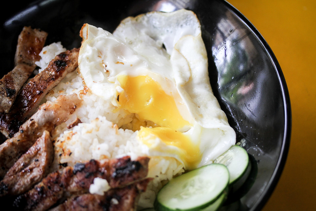 Que roast Pork Rice with Egg -鸡蛋特写