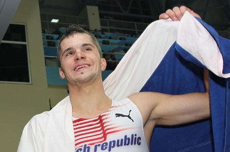Holuša vylepšil "svůj" český rekord na 1500 metrů