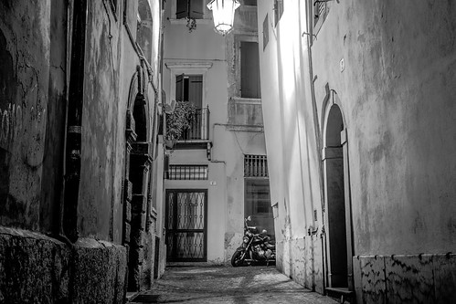 verona alley street night doorways windows architecture italy dark lamplight